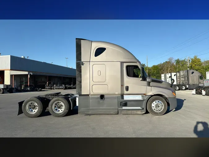2025 Freightliner Cascadia 126