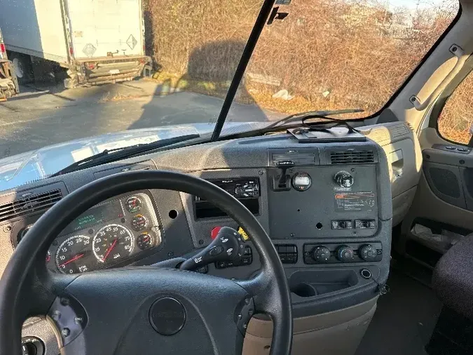 2017 Freightliner X12564ST