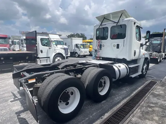 2016 FREIGHTLINER CASCADIA 125