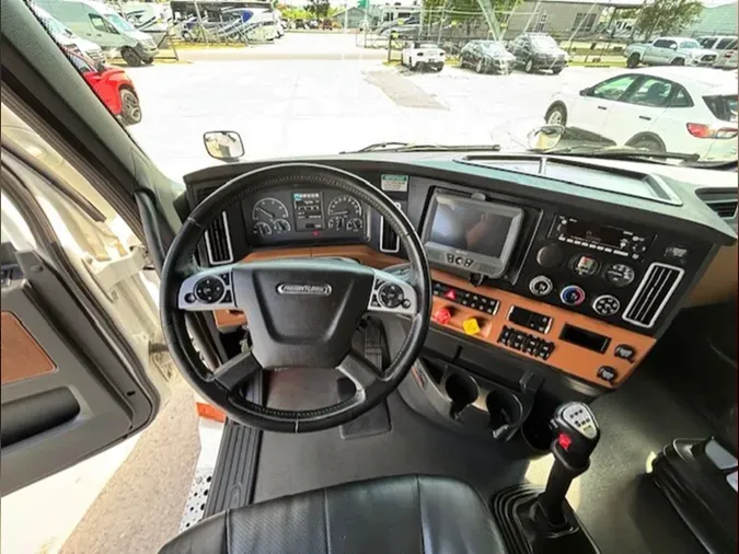 2023 Freightliner Cascadia 126