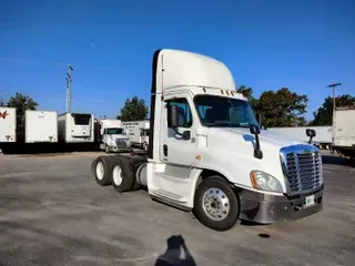 2016 Freightliner X12564ST