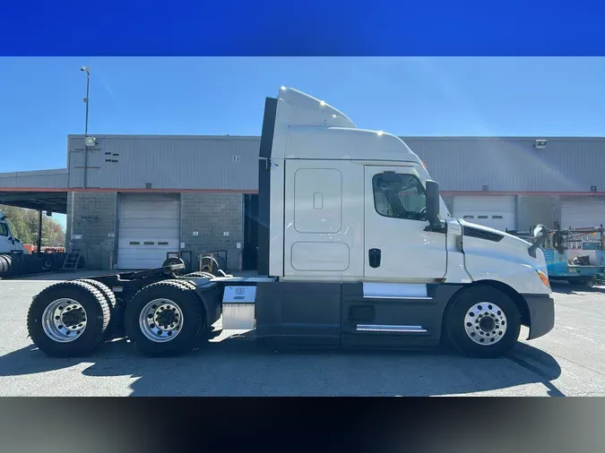 2021 Freightliner Cascadia 126