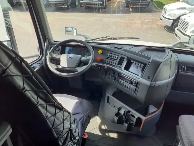 2019 VOLVO VNL64T-760