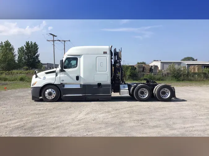 2021 Freightliner Cascadia 126