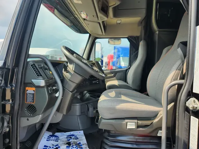 2024 VOLVO VNL64T860