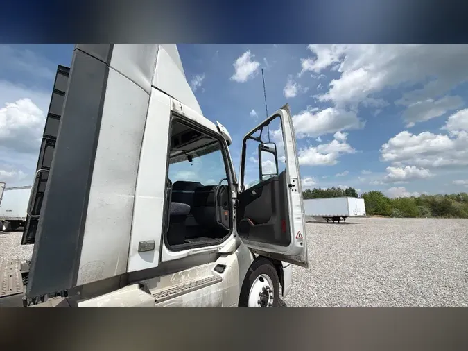 2020 Volvo VNL300