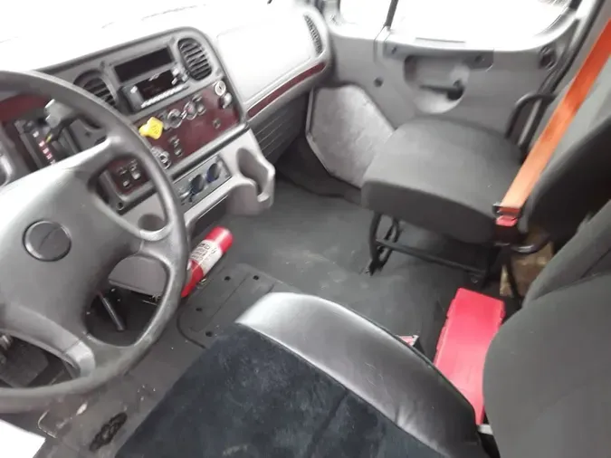 2018 FREIGHTLINER M2 106