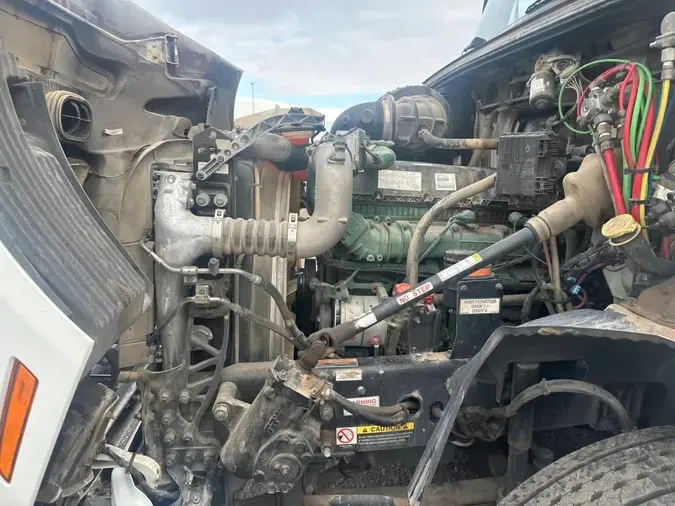 2020 VOLVO VNR64T-640