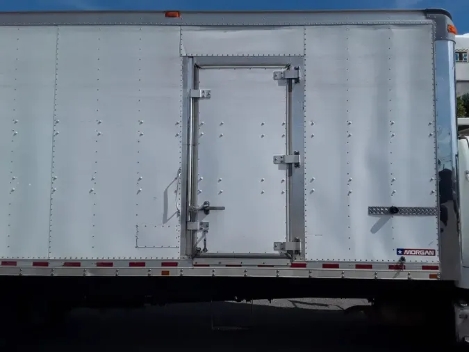 2021 FREIGHTLINER/MERCEDES M2 106