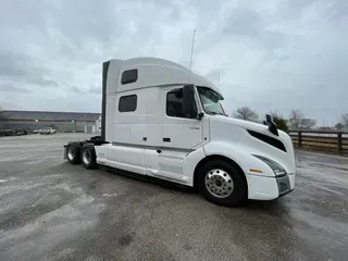 2022 VOLVO VNL64T860