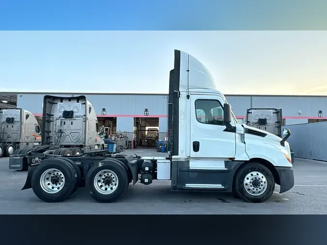 2020 Freightliner Cascadia 126