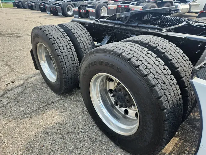 2019 VOLVO VNL64T740