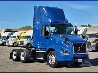 2019 VOLVO VNR64T300