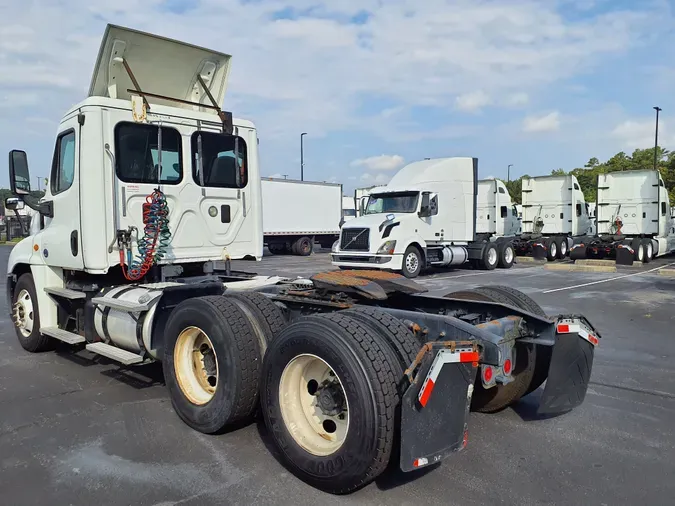 2015 FREIGHTLINER/MERCEDES CASCADIA 125