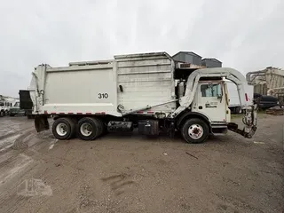 2018 MACK MRU613