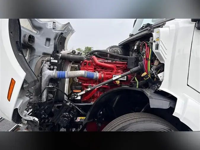 2019 VOLVO VNL760