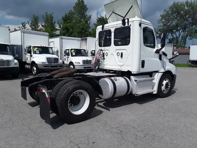 2020 FREIGHTLINER/MERCEDES NEW CASCADIA 126