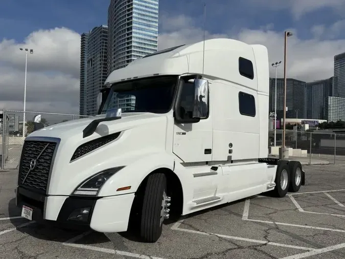 2019 VOLVO VNL64T860