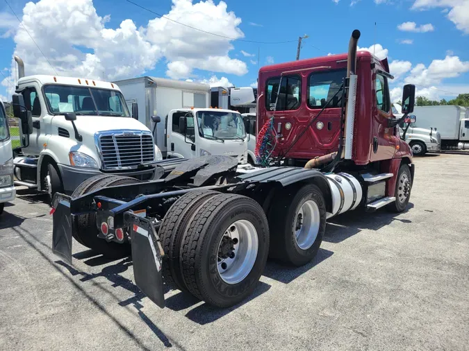 2017 FREIGHTLINER/MERCEDES CASCADIA 125