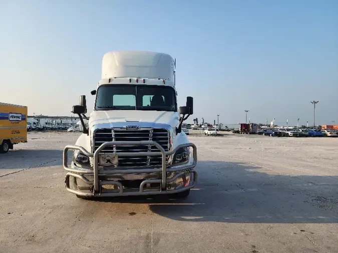 2018 Freightliner X12564ST