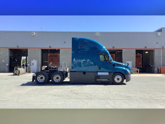2023 Freightliner Cascadia 126