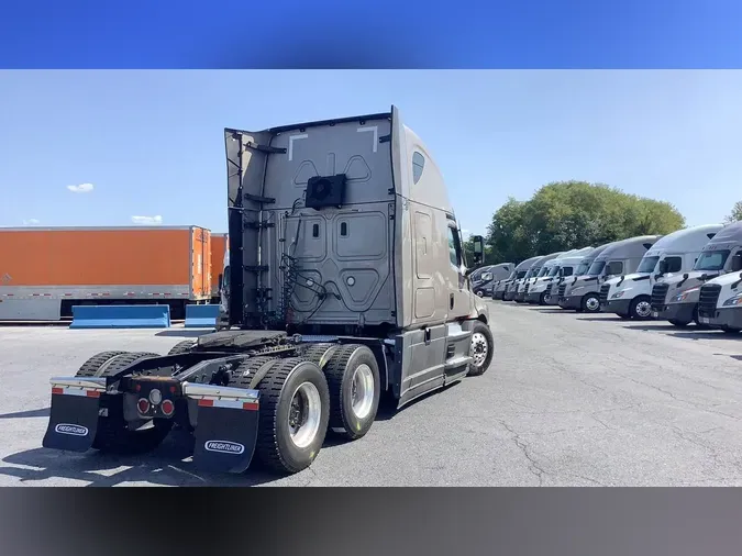 2022 Freightliner Cascadia 126