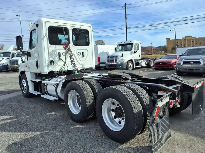 2020 FREIGHTLINER/MERCEDES CASCADIA 1256f1701b8e28e9b65873469fadf884ab0