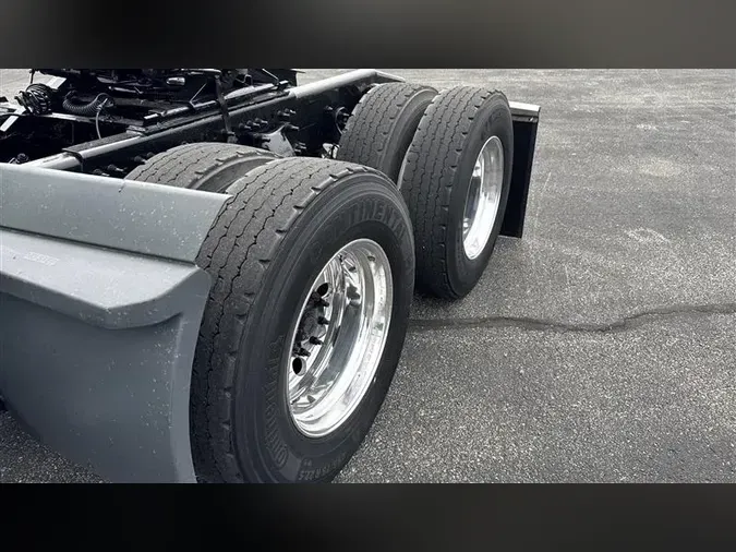 2020 FREIGHTLINER CA126