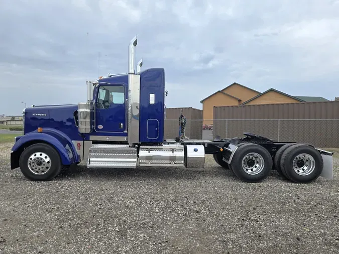 2026 Kenworth W900L6f19b6ff518339c1425f5b7207c536da