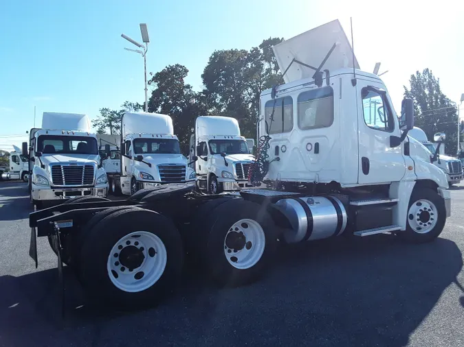 2018 FREIGHTLINER/MERCEDES CASCADIA 125