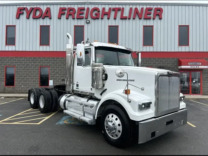 2022 Western Star 4900 SF