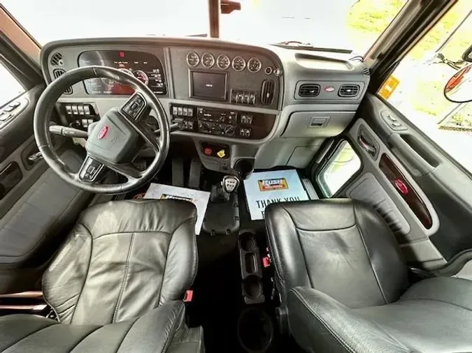 2023 Peterbilt 389
