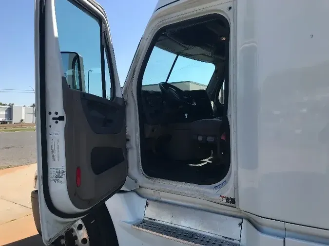 2018 Freightliner X12564ST