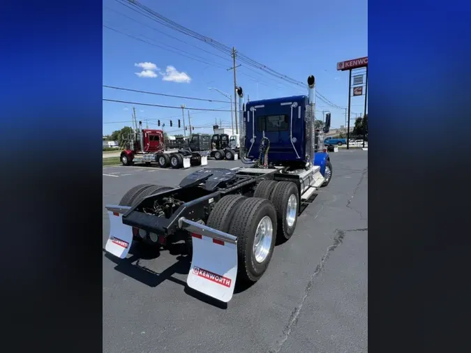 2025 Kenworth W900