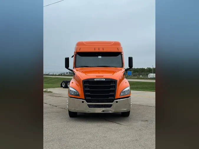2022 FREIGHTLINER Cascadia 1266f28b30f545797307932c885aee5ea17