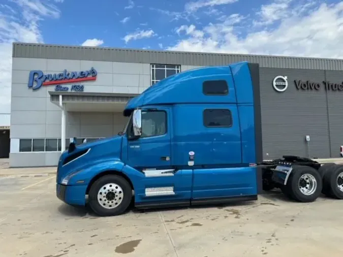 2025 VOLVO VNL64T860