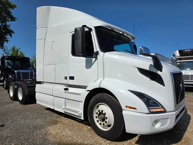 2020 VOLVO VNR64T-640