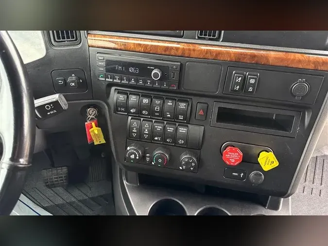 2022 INTERNATIONAL LT625