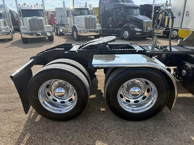 2023 Peterbilt 389