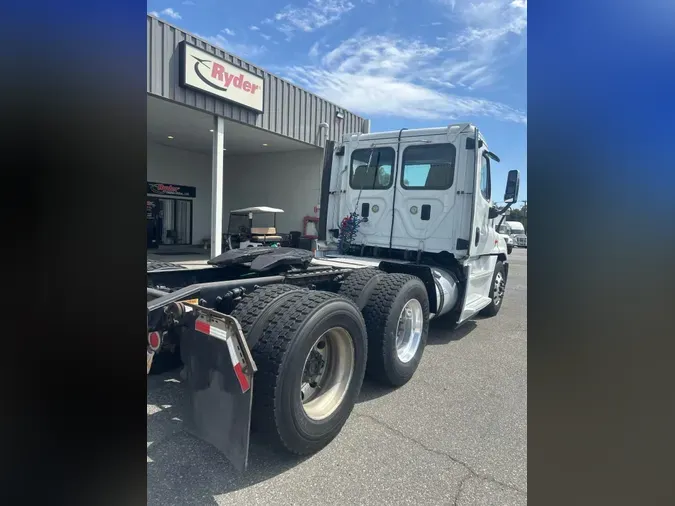 2016 FREIGHTLINER/MERCEDES CASCADIA 125