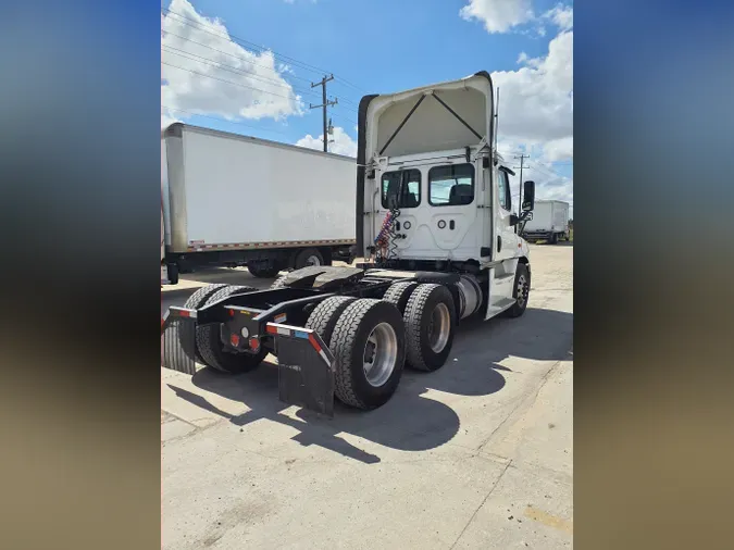 2018 FREIGHTLINER/MERCEDES CASCADIA 113