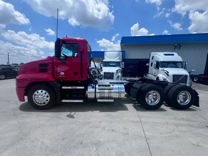 2021 MACK AN64T