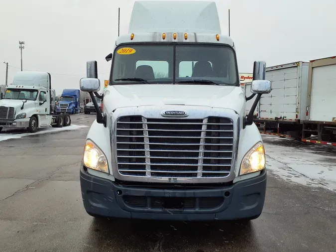 2019 FREIGHTLINER/MERCEDES CASCADIA 113