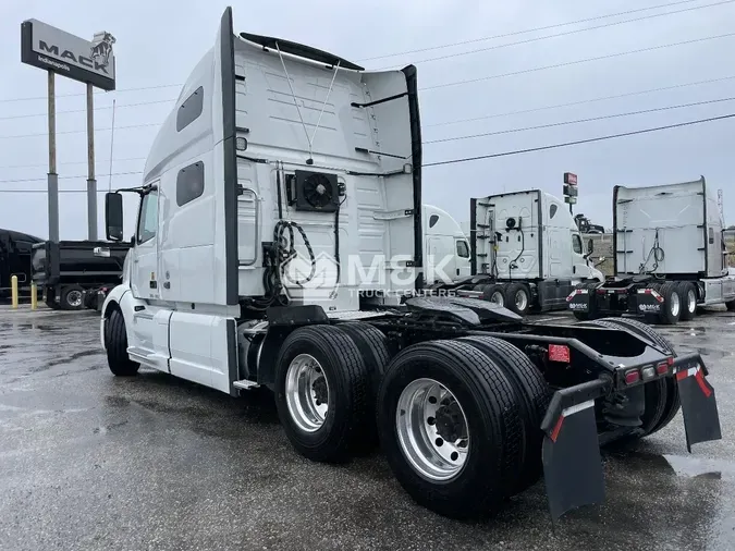 2020 VOLVO VNL64T760