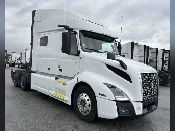 2021 VOLVO VNL64T740