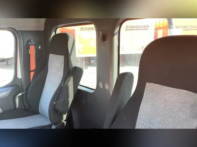 2019 Freightliner Cascadia 126