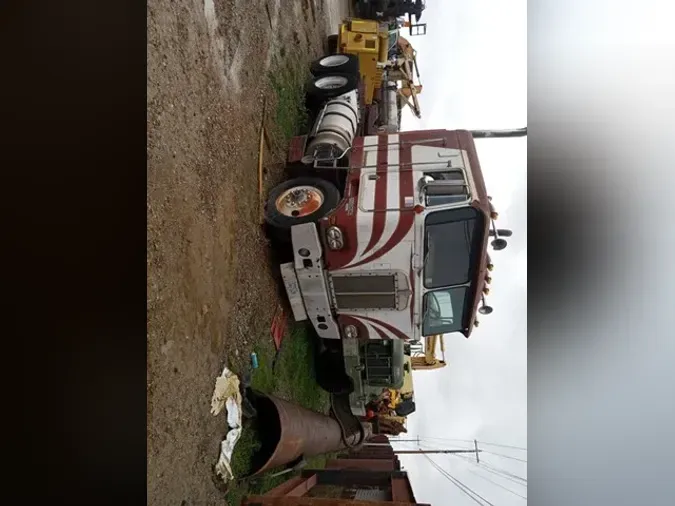 1976 KENWORTH K100