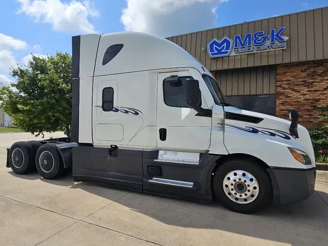 2023 FREIGHTLINER Cascadia 126