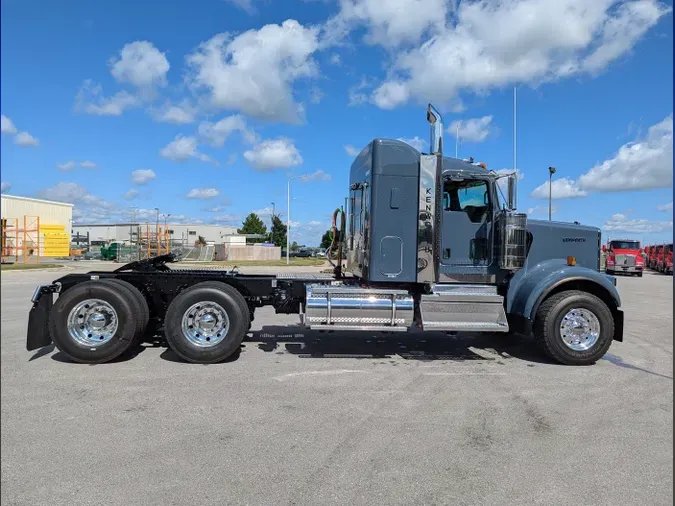 2025 Kenworth W900B