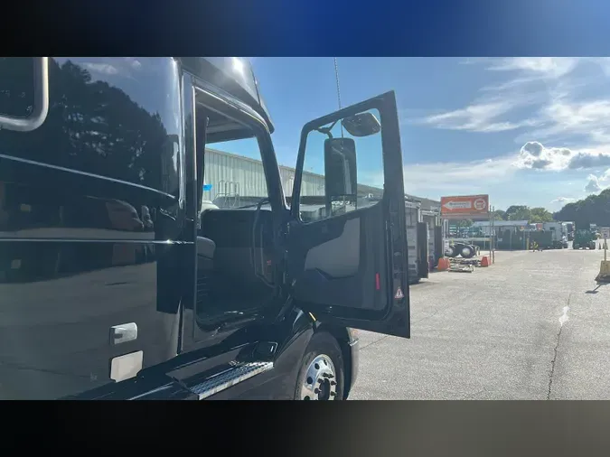 2023 Volvo VNL860